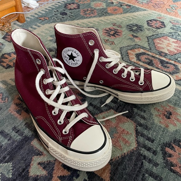 maroon converse womens